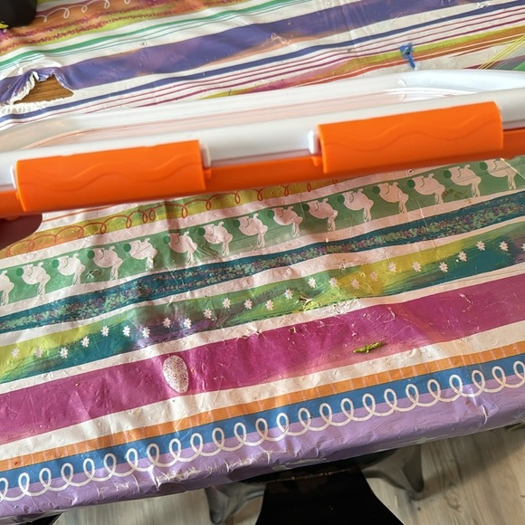 Crayola easy clean finger painting - Picture 4 of 4